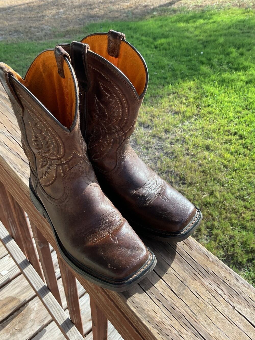 Ariat Wiggle Room Fit System Boots Boys/Youth Brown Leather Cowboy Rodeo Size 2